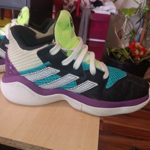 Shoes - Picture 6 of 8